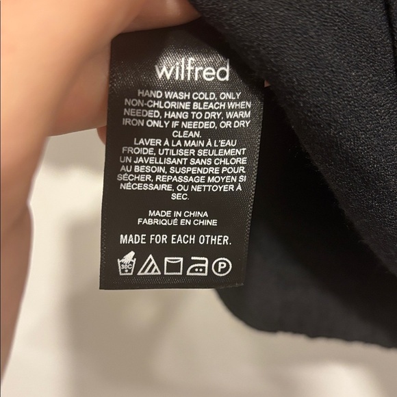 Aritzia Wilfred Black Novella Short-Sleeved Blouse with Puff Sleeves - Picture 8 of 11